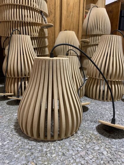 Lámpara en MDF reforzado modelo Pera 20x27